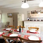 Le Des Champs, A Montbrun. בית נופש