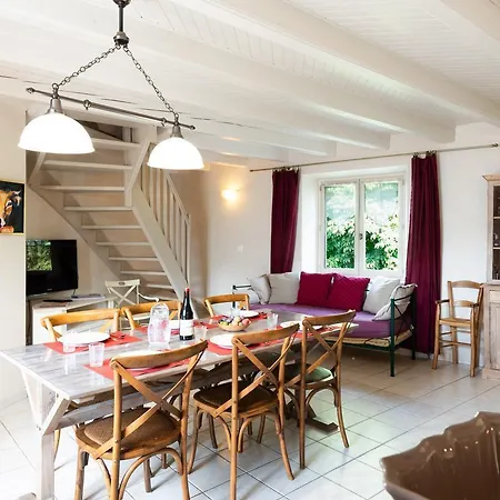 Vakantiehuis Le Des Champs, A Montbrun.