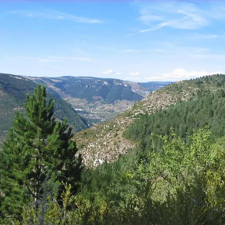 Le Des Champs, A Montbrun. בית נופש