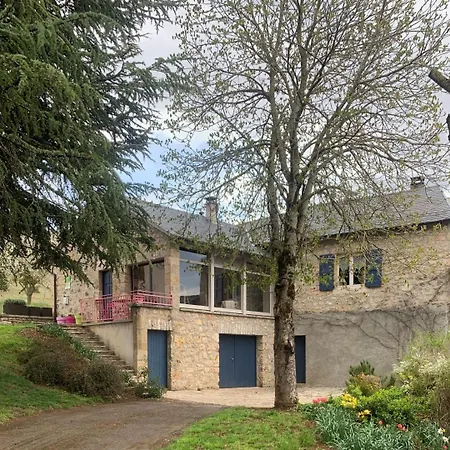 בית נופש Le Des Champs, A Montbrun. *